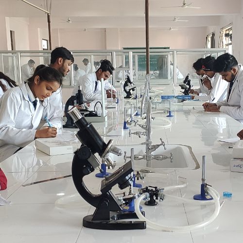 B pharmacy lab